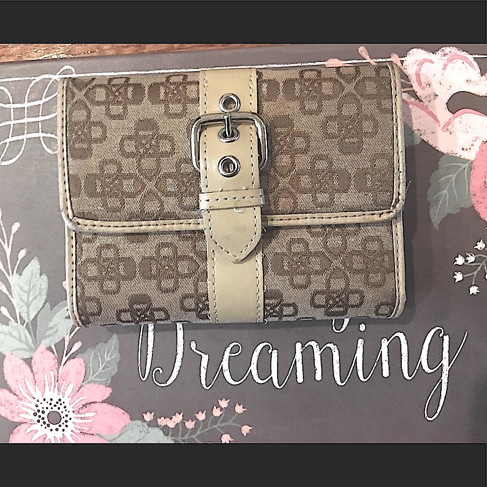 WALLET( tan) beautiful pattern